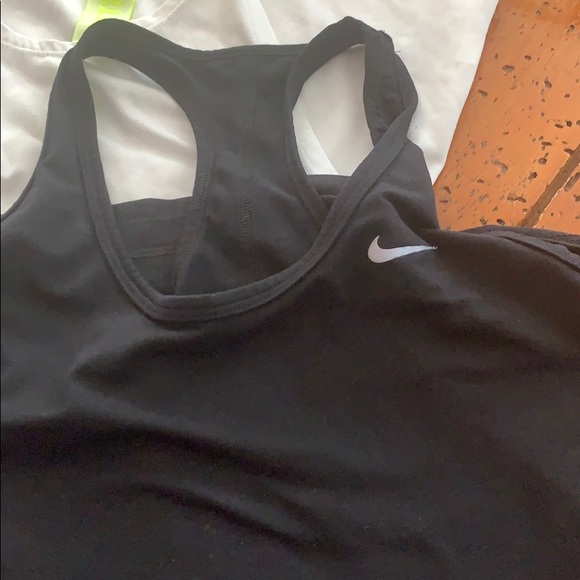 Nike tanks - Picture 4 of 4